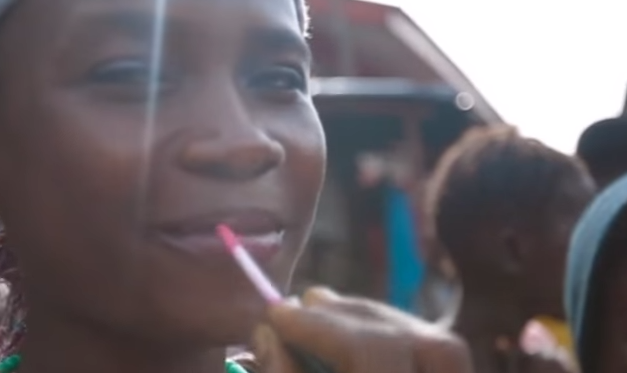 Vender el cuerpo para comer y estudiar en Sierra Leona