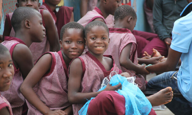 Una iniciativa para felicitar la Navidad a los niños olvidados de Sierra Leona