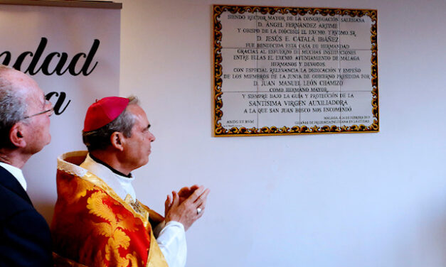 El obispo de Málaga bendice la nueva casa hermandad de los Salesianos