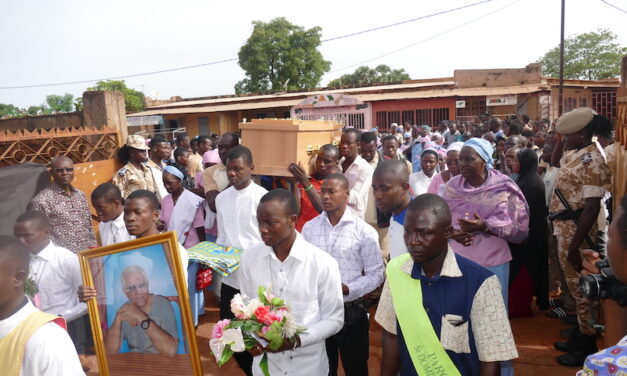 El adiós final a Fernando Hernández Sánchez, misionero salesiano asesinado en Bobo Diulasso (Burkina Fasso)