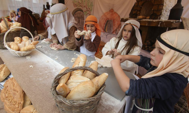 Los patios de las Escuelas Salesianas recrean el milagro del Nacimiento de Jesús