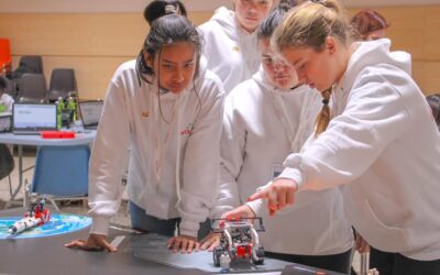 20 chicas de las plataformas sociales se forman en robótica gracias al programa ‘Let’s Bot!’