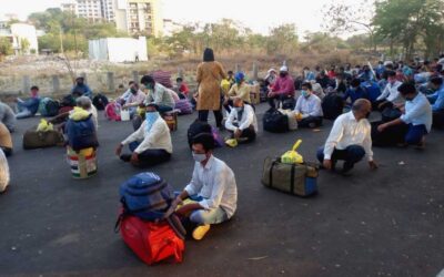 Salesianos en India entregan a migrantes la única comida que tendrán para sus largos viajes