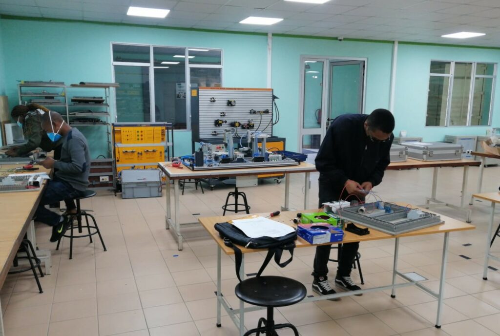 Tiempo de prácticas de la formación del profesorado en este verano de 2021 en el ISDB de Maputo