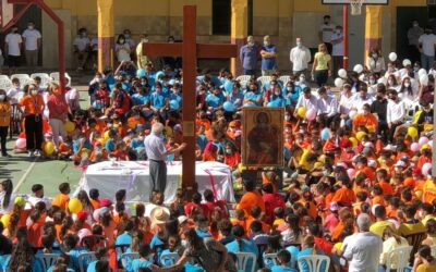 Los jóvenes de las casas salesianas reciben a la Cruz de la JMJ en su peregrinación por España