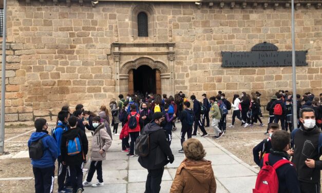 Salesianos Mérida peregrinan desde la Basílica de Santa Eulalia con motivo de la devoción a la patrona de la ciudad