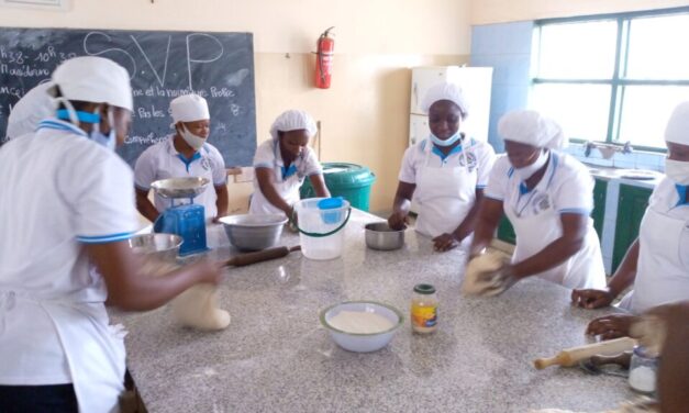 «El somni d’emprendre és una realitat il·lusionant per a les joves de Kara, a Togo»