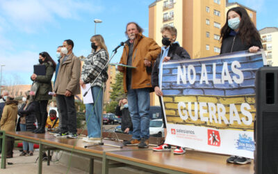 Mas de 300 personas participaron, en Villamuriel de Cerrato, en la concentración silenciosa y plegaría por la paz