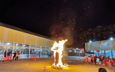 Las fallas escolares de Valencia y Burriana retoman la presencialidad apostando por el compromiso con Ucrania