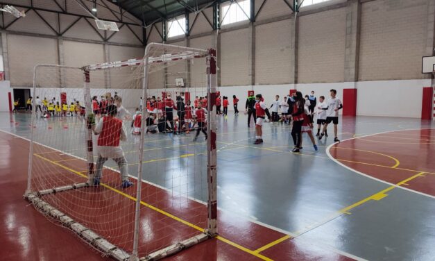 Las escuelas de Úbeda se dan la mano en el ‘III Torneo Intercentros mixto de Balonmano’