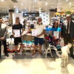 La Hermandad de san Antonio Abad y el Corte Inglés entregan las donaciones para mascotas recogidas en la «Gran Recogida Virtual de Alimentos»