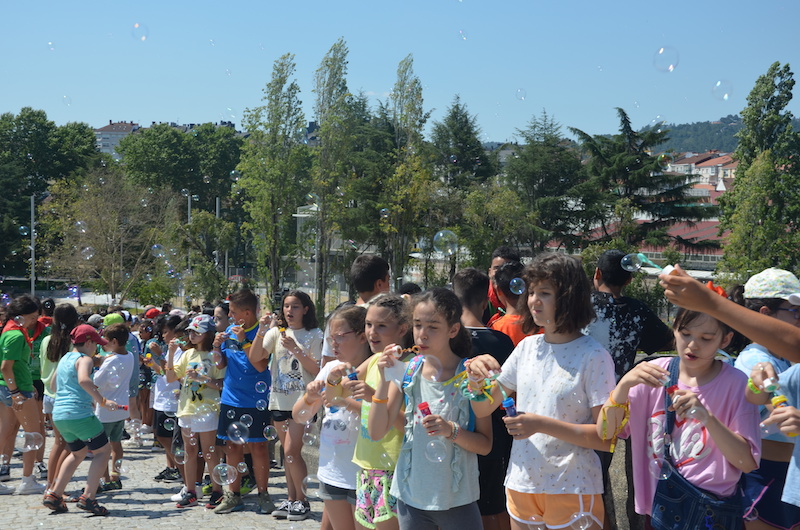 Xesto inaugural dende a ponte Romana