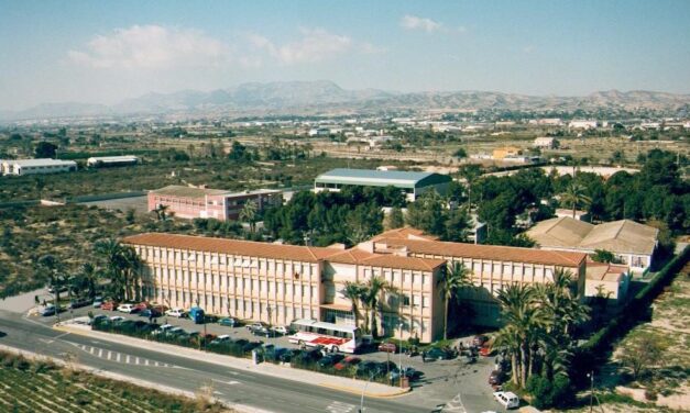 La medalla de la ciutat a Salesians Elx reconeix la tasca a favor de la joventut il·licitana
