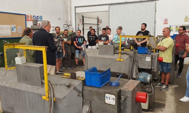 L’Alcalde de Chiclana de la Frontera inaugura els nous cursos de Soldadura i Mecanitzat de Salesians Campano