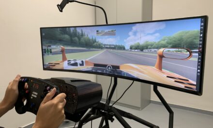 Estudiantes de Ingeniería se ponen en la piel de pilotos de Fórmula 1 con un simulador de competición