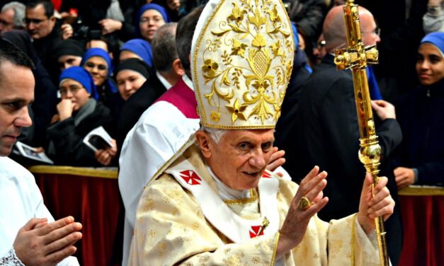 “Se’ns ha n’anat un gran Papa” diu el Rector Major davant la mort de Benet XVI