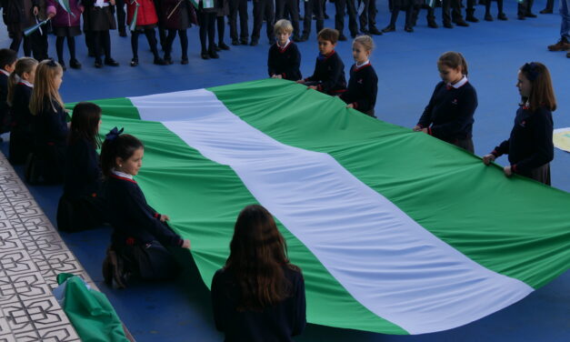 Celebración del Día de la Bandera de Andalucía en Salesianos Granada y Úbeda