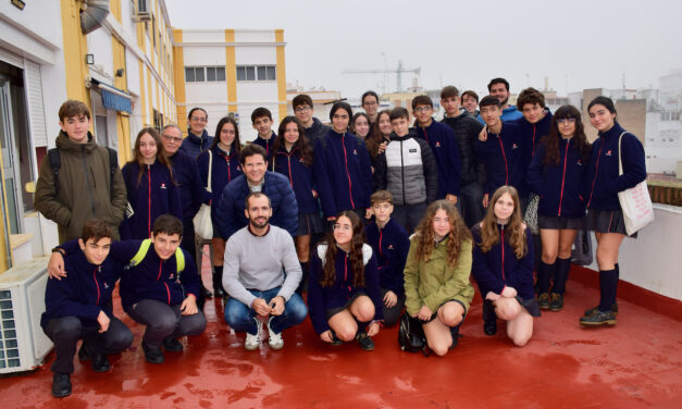 Sesenta estudiantes de Salesianos Triana visitan la casa de formación y acogida Bartolomé Blanco