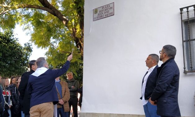 El callejero de Utrera inaugura la plaza en honor al salesiano Juanjosé Gutiérrez Galeote