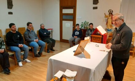 El postulador general para las causas de los santos de la Familia salesiana visita la comunidad Bartolomé Blanco