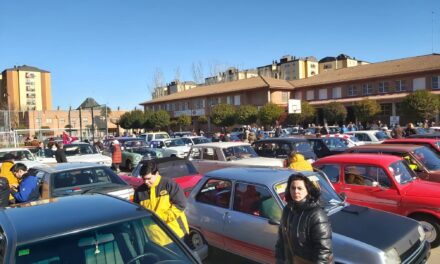 163 coches clásicos se dieron cita en el Centro Don Bosco de Villamuriel de Cerrato (Palencia)