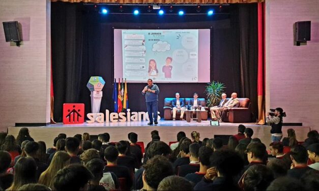 Salesianos Algeciras reúne a 25 profesionales de diferentes especialidades para reflexionar sobre el futuro universitario del alumnado