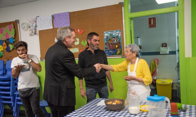 El bisbe auxiliar de Barcelona visita els Salesians La Mina