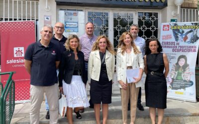 La directora del Servei Regional d’Ocupació i Formació (SEF) visita el centre de Formació Professional dels Salesians de Cartagena