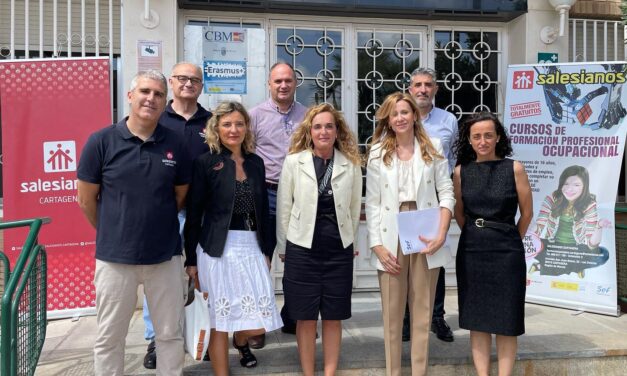 La directora del Servei Regional d’Ocupació i Formació (SEF) visita el centre de Formació Professional dels Salesians de Cartagena