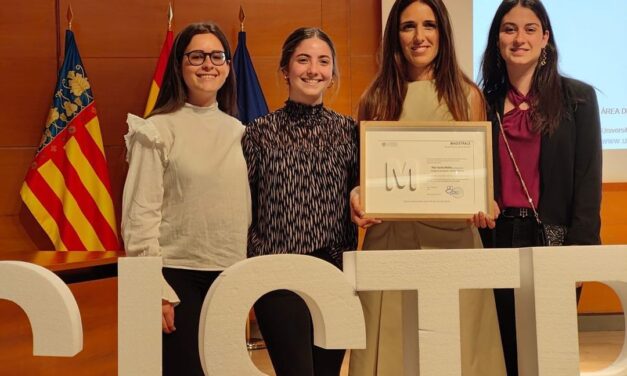 Pilar Fuertes, professora de Salesians Borriana, rep el premi Magistrals de la Universitat Politècnica de València (UPV) per la seva tasca com a docent