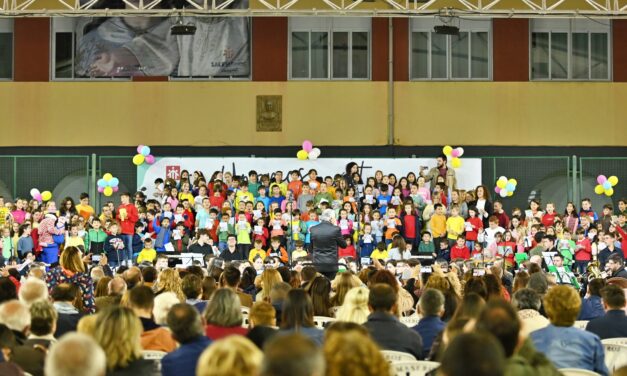 Villena acull el concert solidari “Unamos nuestras voces”