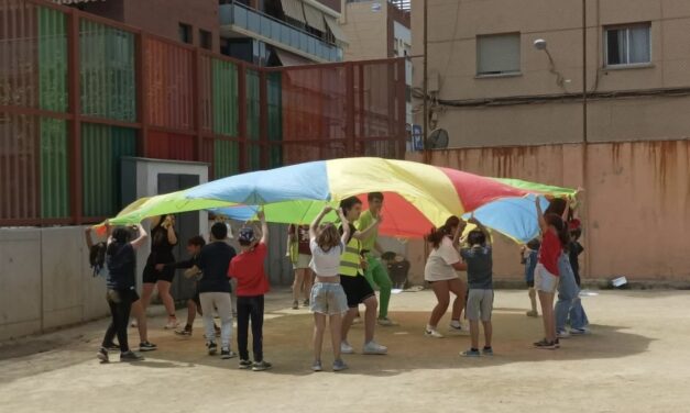 Un hervidero de niños y jóvenes trabajan los valores en la gran fiesta de los esplais salesianos en Cataluña