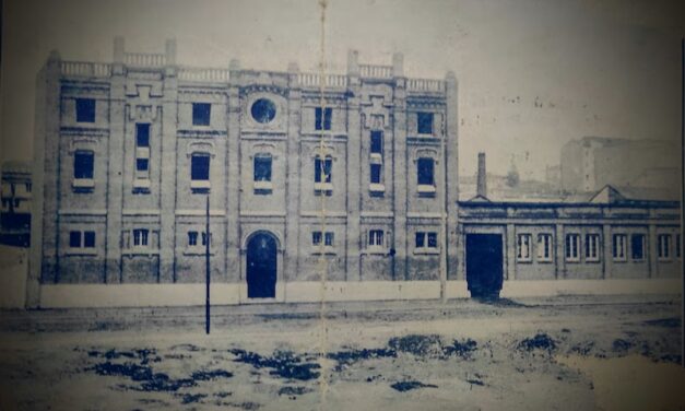 Foto con Historia: Primer Teatro Salesiano
