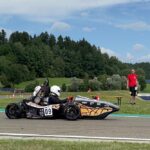 Dos estudiantes de ingeniería diseñan un sistema de ‘data logger’ para monitorizar un monoplaza eléctrico