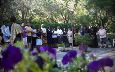 4 joves salesians en una experiència intercongregacional per preparar els vots perpetus