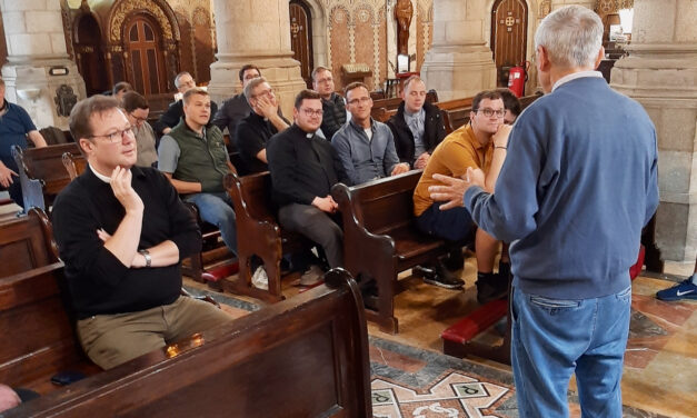 Una trentena de sacerdots joves de la diòcesi alemanya Münster visiten el Tibidabo