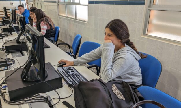 Salesians Cartagena immers en el món laboral des de la simulació empresarial