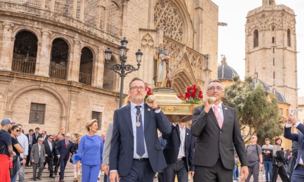 La Verge dels Desemparats rep en pelegrinatge la imatge de Sant Antoni Abat