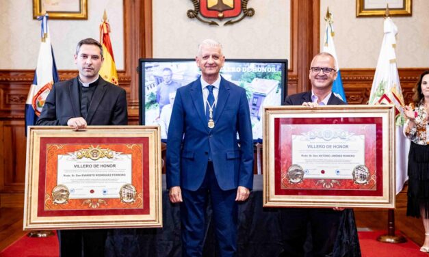Entrega de la distinción de Villero de Honor, a título póstumo, a Antonio Jiménez y Evaristo Rodríguez