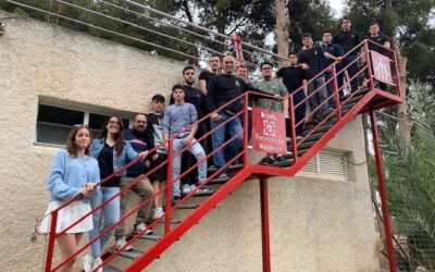 Alumnat de Salesians Elx crea un punt de recàrrega de patinets elèctrics