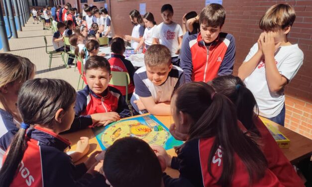 Salesians Úbeda celebra la primera Fèria de Jocs de Taula Educatius