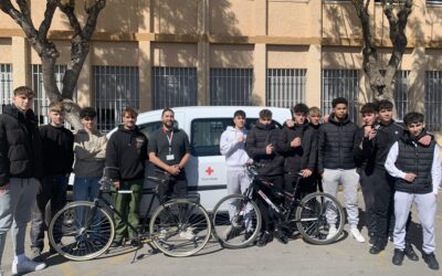 Les Bicis Solidàries de Salesians Elx segueixen repartint somriures