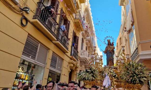 María Auxiliadora procesiona en Málaga por el 125 aniversario