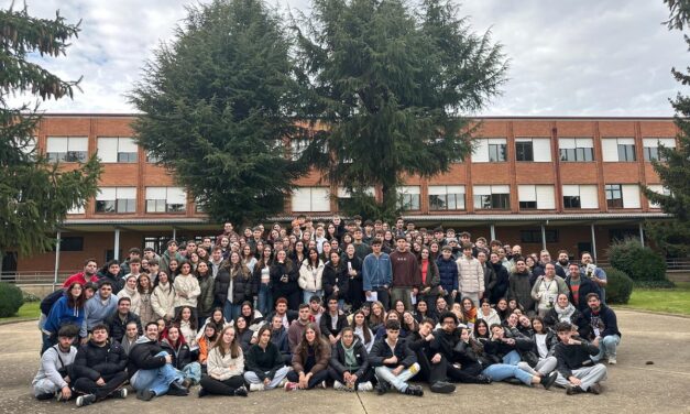 Adolescentes y jóvenes afrontan el viaje de su vida