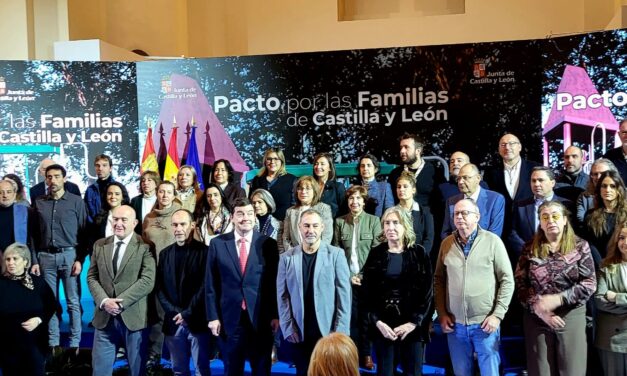Firma del Pacto Social para las Familias en Castilla y León