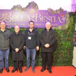 El obispo de Sigüenza-Guadalajara disfruta de la 5ª representación del musical «La Bella y la Bestia»