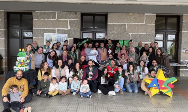 Animadores actuales y veteranos de ADS soplan las 45 velas volviendo a Cambados
