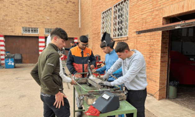 Un projecte d’innovació educativa permet als alumnes Salesians Cartagena construir cotxes per a ‘derrapar’