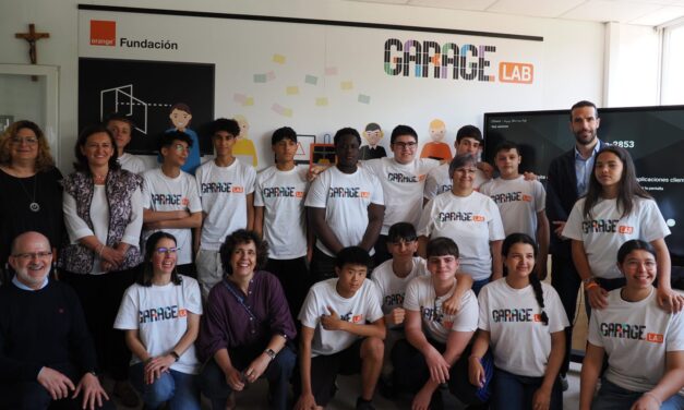 La Fundación Orange y Salesianos Monzón inauguran el primer GarageLAB de Huesca