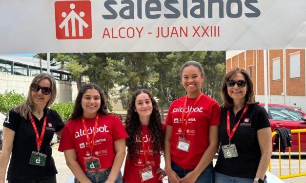 La Feria Robótica de Alcoy ‘Alcoibot’ reúne a cientos de jóvenes apasionados por la tecnología